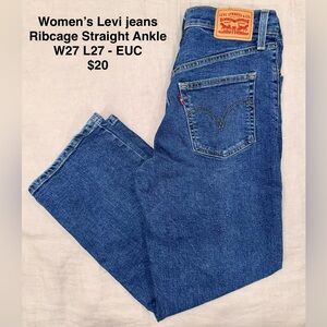 Levi's Women's Classic Blue Ankle Jeans
